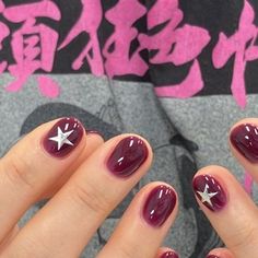 @hxdxxm Gel Nails On Short Nails, Cute Nails With Stars, Shellac Star Nails, Short Nails Dark Red, Star Nail Art Short Nails, Chrome Star Nails Short, Cool Short Nail Designs, Xiaohongshu Nails Red, Short Nails Winter