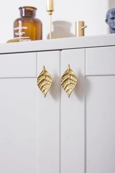 Modern Leaf Door Knobs For Cabinets Diy Furniture Upgrade, Unique Dresser, Cabinet Hardware Knobs, Brass Cabinet Knob, Dresser Handles, Brass Cabinet, Quirky Home Decor, Drawer Knob