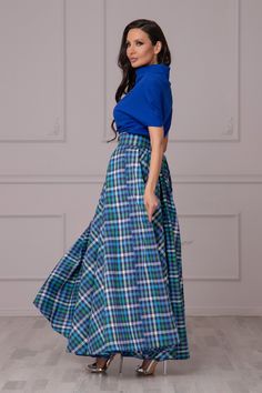 This extended full circle skirt is made from six meters of pure cotton textile, a versatile maxi design you can wear casually or at a party! One day you may wear it with your All-Stars, and you got a casual summer style. In the evening you can put your high heels on, and you can walk on the red carpet 𝙺 𝙴 𝚈   𝙵 𝙴 𝙰 𝚃 𝚄 𝚁 𝙴 𝚂 - Full Length skirt - Fit & flare - Pleated - Side pockets - Zipper at the back ⚜Fabulous and luxurious designs made to flatter your femininity⚜ ⚜ 𝙿 𝙴 𝚁 𝚂 𝙾 Pleated Circle Skirt, Cocktail Skirt, Scottish Style, Cocktail Skirts, Maxi Design, Tartan Skirt, Handmade Skirts, Blue Tartan, Full Length Skirts