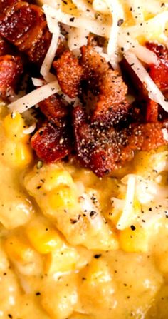 a bowl filled with macaroni and cheese covered in bacon on top of it