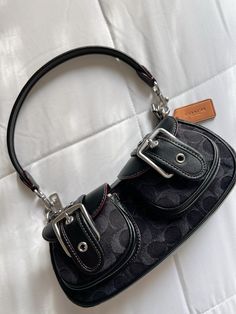 Coach shoulder bag 🖤🍒 Cute Coach Bags, Xoxo Jewelry, Purse Outfit, Handbag Heaven, Coach Shoulder Bag