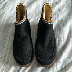 Soft Fleece Sanuk Booties. Like New, Never Worn. Casual Wool Boots With Round Toe, Casual Black Slip-on Booties, Felt Booties, Brown Casual Shoes, Sanuk Shoes, Grey Booties, Suede Moccasins, Moccasin Boots, Fur Lined Boots