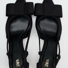 Slingback Shoes With Block Heels. Bow Detail At Front. Back Strap. Nye Fits, Heels Bow, Slingback Heels, Slingback Shoes, Slingbacks, Slingback Heel, Zara Shoes, Zara Black, Back Strap