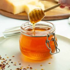 How to make hot honey also called spicy honey. Honey infused with fresh or dried chili peppers makes a sweet and spicy condiment with a kick! How To Make Flavored Honey, Honey Infused Recipes, Make Hot Honey, Dried Chili Peppers, Honey Gifts