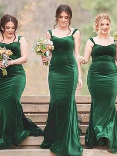 the bridesmaids are wearing green dresses and holding bouquets in their hands as they walk down the stairs