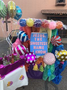 there is a sign that says jesus, the sweetest name i know on it