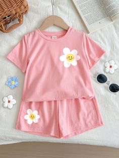 Young Girl Cute Girl, Casual  Face & Flower Printed Short Sleeve T-Shirt And Shorts 2pcs Set, Suitable For Summer Pink Casual    Cartoon,Floral,Plants  Slight Stretch  Young Girls Clothing, size features are:Bust: ,Length: ,Sleeve Length: Face Flower, Printed Flare Pants, Cami Romper, Short Sleeve Cropped Top, Knitting Girls, Girls Prints, Weekend Wear, Kids Sleepwear, T Shirt And Shorts