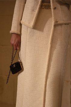 Vintage Chanel Bag, Chanel Outfit, Classic Handbags, Bag Trends