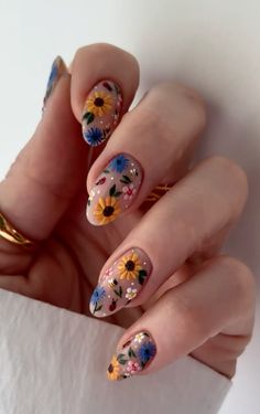 Floral Autumn Nails, Thai Nails, Plant Nail Designs, Autumnal Floral Nails, Fall Floral Nails, 70s Floral Nails, Butterfly Garden Nails, Hippie Nail Art, Japanese Floral Nails