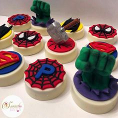 the cupcakes are decorated like superheros