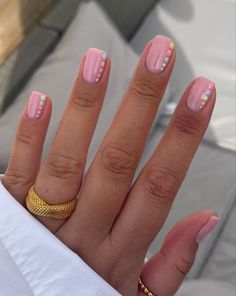 Minimalist Nail Design Simple, Unghie Sfumate, Short Gel Nails, Nail Pictures, Dots Nails, Cute Gel Nails