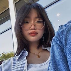 Different Eyeliner Styles, Short Hair Glasses, People With Glasses, Glasses For Round Faces, Glasses Inspiration, Cortes De Cabello, Asian Short Hair, Haircuts Straight Hair, Uzzlang Girl