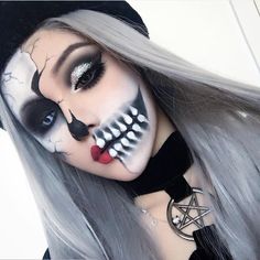 These skeleton makeup looks are perfect for Halloween! Horror Smink, Half Skull Makeup, Half Face Makeup, Fete Emo, Make Up Diy, Makeup Zombie, Skeleton Face