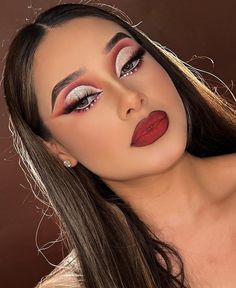 Makeup looks/makeup ideas/ eye makeup/eye shadow looks /lips/ lipsticks/ liparts/ hairstyles/ earrings /red Exotic Eye Makeup, Grunge Eye Makeup, Exotic Makeup, 2023 Makeup, Birthday Makeup Looks, Makeup Ojos, Hand Makeup, Makeup Is Life, Valentines Makeup