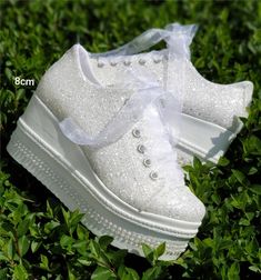 White Wedding Bridal High Heel Custom Converse Shoes Lace - Etsy Custom Converse Shoes, Comfortable Bridal Shoes, Bridal Sneakers, Lace High Heels, Wedding Converse, Wedding Sneakers, High Heel Sneakers, Personalized Shoes