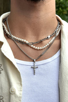 3mm Cuban Link Chain with Jesus Pendant, Silver Necklace, Men's Streetwear. Update your fashion with modern, durable accessories. High-quality stainless steel, unique design, outstanding streetwear piece. Perfect gift, adds a sophisticated touch to any outfit. Visit our Etsy shop, explore our variety of trendy fashion pieces. Don't miss out on owning this stylish necklace! Mens Alternative Jewelry, Necklace For Men Aesthetic, Cross Necklace Aesthetic, Cross Pendant Necklace Men, Oversize Outfit, Edgy Jewelry, Cuban Link Chain Necklaces