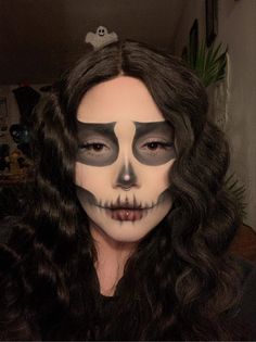 Easy Skeloten Makeup, Halloween Mackup Ideas, Skeleton Girl Makeup, Ghoul Makeup Halloween, Chicano Clown Makeup Men, Baddie Skull Makeup, Holloween Makeup Skeleton, Skeleton Makeup Black Woman, Mannequin Makeup Ideas