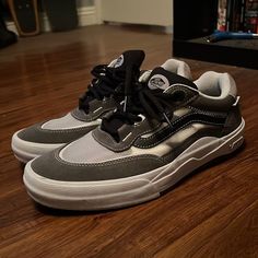 Vans Wayvee Grey Tenis Vans, Casual Footwear, Vans Style, Toronto Raptors, Aesthetic Shoes, Nice Shoes, Puma Sneaker, Me Too Shoes, Sneakers Fashion