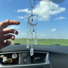 a person is holding the keys to their car's steering wheel while it drives