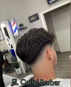 V Hair Fade, Messy Comb Over Men, Low Fade Textured Top, Low Fade V Cut, Low Drop Fade With Bulk, Taper Fade Haircut Men, V Fade Haircut, Low Mid Fade, Low Fade Redondo