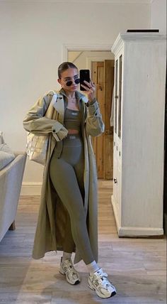 Modele Fitness, Instagram Baddie, Skandinavian Fashion, Winter Fashion Outfits Casual, Chique Outfits, Elegante Casual, Looks Street Style, Coat Outfits, Looks Chic