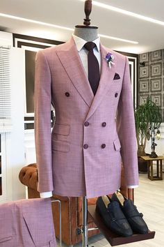 Discover Unique Pink Pointed Lapel Double Breasted 3 Flap Men Prom Suit with bradymensuit. Shop for a range of Blushing Pink Peaked Lapel men's suits for every occasion with rush order service in cheap price. Mens Wedding Outfits, Men Wedding Outfits, Mens Prom, Prom For Guys, Prom Suits For Men, Prom Suit, Wedding Outfit Men