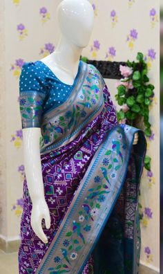 🪷🪷 Beautiful patola paithani saree paired up with pretty banaras weaving blouse. Blouse sizes can be customized.  for your size with maggam work Multiple pieces available 🪷🪷 blouse available fits to 34 to 46 saree is done with fall pico and fancy tussles ❤️ Patola Paithani Saree, Banarsi Blouse Design, Paithani Blouse Back Neck Designs, Back Neck Designs For Blouses, Puff Sleeves Blouse, Puff Blouse, New Saree Blouse Designs, Blouse Back Neck Designs, Back Neck Designs