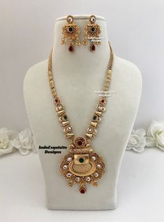 Matt gold finish Raani Haar(long necklace) comes with Earrings/bridal jewellery/south Indian long necklace Set/Rajwadi Rani Haar/Guttapusalu necklace/ one 1 gram gold/Ruby Green  All items are shipped from Brampton, Ontario, Canada. If you need your item by a certain day, please reach out to us for express delivery option before placing the order so that we can update the shipping for you. Standard shipping/delivery timeline Below are the estimated delivery times after the order is shipped/dispatched.  ---> USA delivery timeline * 3-5  business days to major urban centers in USA. It may take 2-3 days extra to remote locations ---> Canada delivery timeline  * 2-3 business days - GTA  & Montreal  * 2-4  business days - Rest of Ontario/Quebec * 4-6 business days-  Rest of Canada (Please consi Luxury Yellow Gold Kundan Necklace In Temple Style, Luxury Yellow Gold Kundan Temple Necklace, Rajwadi Jewellery Necklace Set Gold, Jewellery South Indian, Kundan Long Necklace, Guttapusalu Necklace, Brampton Ontario, Rani Haar, Earrings Indian