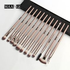 Eye Brushes Set, Blending Eyeshadow, Makeup Brushes Set, Makeup Brush Set Professional, Eye Makeup Brushes, Professional Makeup Brushes, Eyeliner Brush, Make Up Looks, Eyebrow Brush