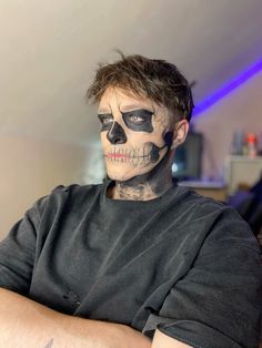 Skeleton Smile Hand Tattoo, Skull Make Up Male, Half Face Skeleton Makeup Men, Skull Make Up Boy, Skeleton Makeup Man Beard, Skeleton Makeup Masc, Male Skull Makeup Easy