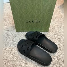 I’ve Worn These A Handful Of Times & Still Look Brand New. Comes With Box Too. Fake Shoe Collection Snap, Gucci Platform Sandals, Cream Trainers, Gucci Denim, Silver Strappy Heels, Gucci Slides, Gucci Sandals, Shoes Gucci, Black Slides