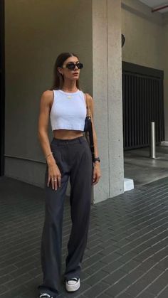 Outfit Elegantes, Look Legging, Latina Outfits, Skandinavian Fashion, Rock Outfit, Looks Street Style, Dinner Outfits, Style Blog