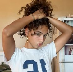 Outfits Asian, Viral Aesthetic, Chanel Lipstick, Workout Inspo, Coquette Style, Outfit Vintage, Aesthetic People, Dream Hair, Curly Girl