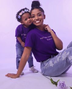 Mommy and daughter goals #Motherhood Mommy Daughter Goals, Daughter And Mom, Style Curly Hair, Frontal Hair, Mommy And Daughter, Mommy Daughter Outfits, Mom Beauty