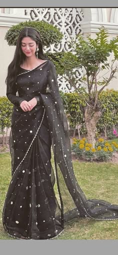 Simple Saree Designs, Pani Puri, Traditional Indian Dress, Desi Fashion Casual, Pakistani Fancy Dresses, Pakistani Fashion Party Wear