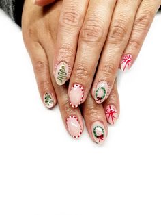 Nails. Festive nails. Christmas nails #PreciousPhan #random fun nails. Preppy Christmas Nails, Festive Nails Christmas, Nails Festive, Festive Nails, Preppy Christmas, Nails Christmas, Festival Nails, Air Brush, Free Hand