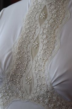 Vintage antique 1970s 1960s gown! I love this dress! Size 4/6 message me for more info its fabulous Boho hippie high fashion wedding gown. More pictures on fb: https://www.facebook.com/media/set/?vanity=RetroVintageWeddings1920s1930s&set=a.3623607437735273 White Bohemian Dress With Pearl Embroidery, Beaded Wedding Dress Crystal Bohemian, Bohemian Cream Vintage Wedding Dress, White Bohemian Embroidered Gown, 1970s Style Fitted Wedding Dress, Halter Wedding, Gatsby Wedding Dress, Bridal Gowns Vintage, Tres Chic