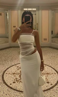 Primere Dresses, New Years Eve Outfits White, White Outfit Elegant, White Outfit Party, Elegant Party Outfit, Nice Dinner Outfits, White Outfit Summer, Dress For New Year, All White Outfits