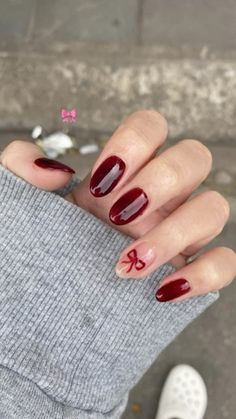 Shirt Elegant Nails, Short Aesthetic Almond Nails, Short Nails Design Red, Graduation Nails 2024, Simple Short Square Nail Ideas, Nail Polish Ideas Red, Nail Inspo Simple Short, Short Nail Ideas Spring 2024, Simple Design Nail Art