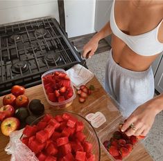 Vision Board Pictures, Dream Vision Board, Life Vision Board, Vision Board Manifestation, Health Habits, Healthy Girl, Idee Pasto Sano, Healthy Lifestyle Inspiration, Holistic Health