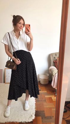 Polka Dot Skirt Outfit, Dot Skirt Outfit, Cute Modest Outfits, Pattern Skirt, Wardrobe Tips, Outfits Chic, Casual Day Outfits, Nice Style, White Button Up