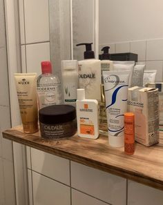 Vitamin C La Roche Posay, Caudalie Lip Balm, Body Products Skin Care, Best Shower Gel, Nuxe Oil, La Roche Posay Sunscreen, Best Body Lotion, French Pharmacy, Corps Idéal