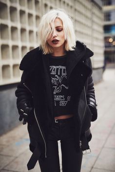 The Grunge Girl by Masha Sedgwick Rock Street Style, Stil Rock, Svarta Outfits, Mode Teenager, Casual Edgy