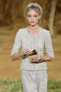 High Class Fashion, 2010 Runway, Fashion Makeover, Jacket Ideas, Chanel Runway, Chanel Jacket, Chanel Spring, 2017 Fashion, Future Fashion