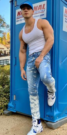 Lean Muscle Men, Hot Gym Outfits, Jordan Torres, Suits Men Business, Gym Outfit Men, Lycra Men, Cute White Guys, Hot Jeans, Photography Poses For Men