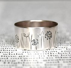 Silver Clay Ring, Engraved Silver Ring, Silversmithing Jewelry, Silver Jewelry Diy, Spring Meadow, Handmade Sterling Silver Rings, Women's Rings, Silver Jewelry Design