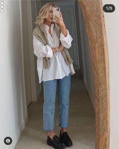 How To Style Loafers, Loafer Outfits, How To Wear Loafers, Style Loafers, Looks Jeans, Loafers Outfit, Mom Jeans Outfit, Skandinavian Fashion, Trendy Mom