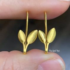 "Thank you for coming in! Pretty and cute 18K solid gold earwires with leaf design and open ends, classic 18k gold earwires. The wire measures 0.72mm-21 gauge. Stamped \"18k\"! You'll get 1 pair of earwires per winning! SIZE: Approx. 9mmx22mm Weight: 1.39 gram (approx) MATERIAL: 18k Solid yellow gold" Pretty And Cute, Solid Yellow, Leaf Design, Gold Leaf, Jewelry Findings, Jewelry Care, Ebay Finds, Solid Gold, 18k Gold