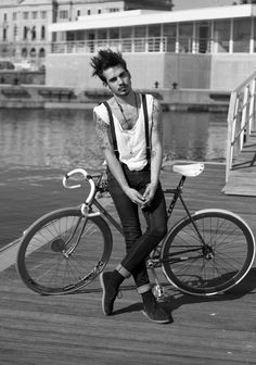 ... Chicos Fashion, Suspenders Men, Boy Tattoos, Bike Style, Clothing Co, Mens Street Style, Aesthetic Fashion