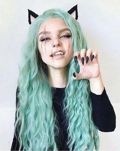 100+ Halloween Makeup Ideas which are Scary, Spooky & devilious - Hike n Dip Nem Halloween Makeup, Maquillage Halloween Simple, Makeup Zombie, Halloweenský Makeup, Halloween Make-up Looks, Makeup Recipes, Creepy Halloween Makeup, Cute Halloween Makeup, Halloween Fest